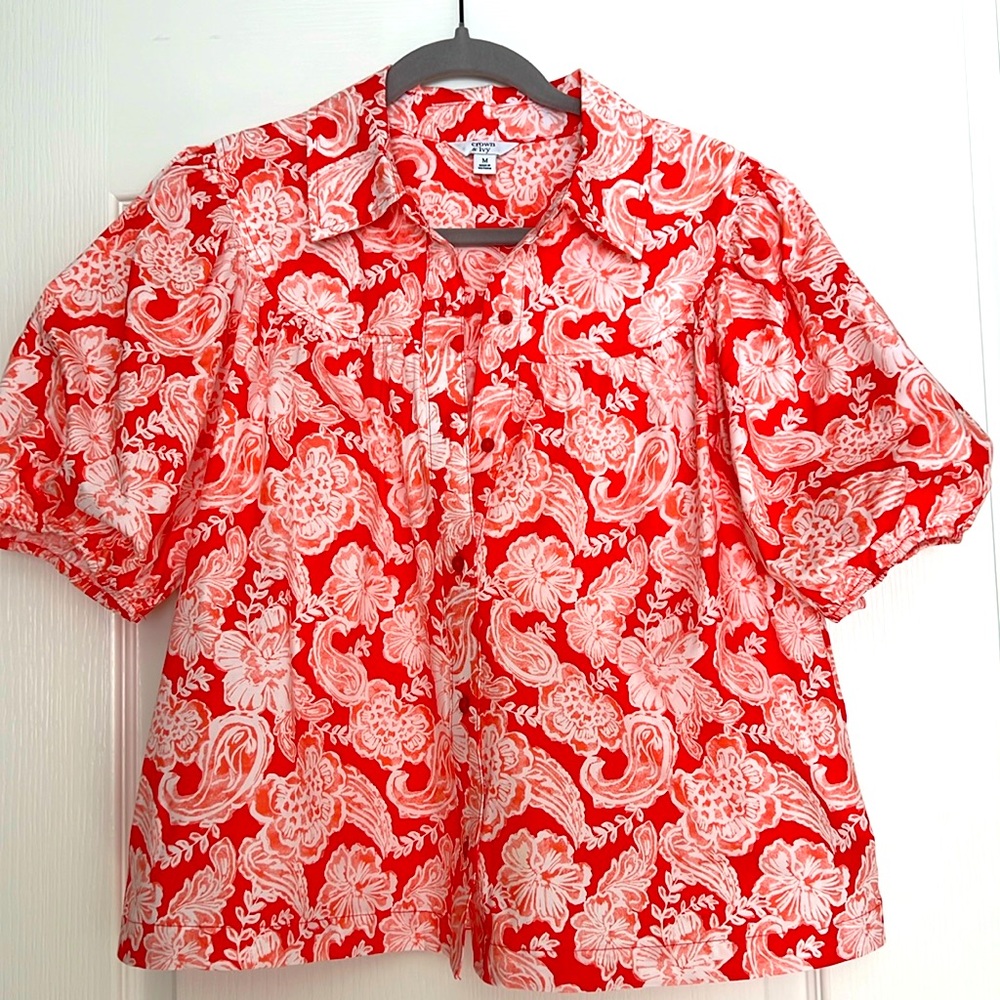 Size : M Crown & Ivy Tropical Print Magenta & Coral Puff Sleeved Button down top